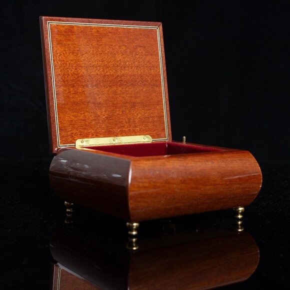 Authentic M.J. Hummel Handcrafted Ercolano Music Box |Swiss Movement | Vintage - Picture 6 of 7